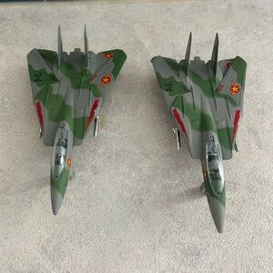 Jet airplanes toy pair